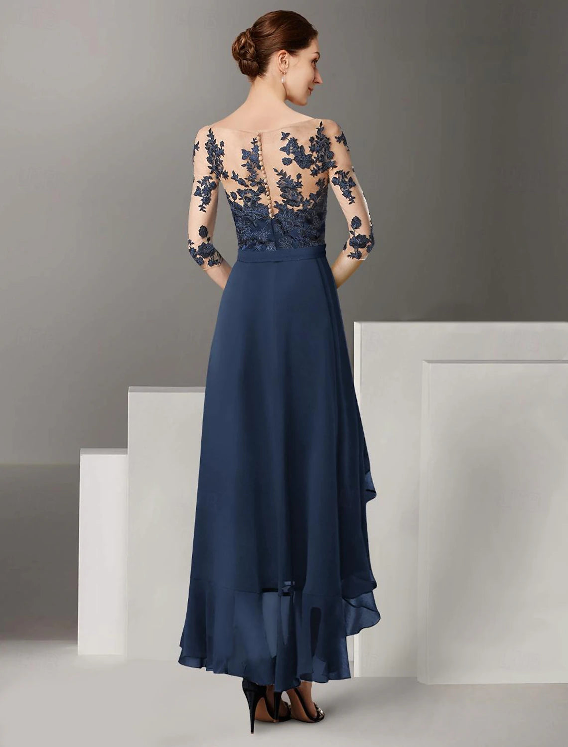 Abito da cerimonia per la madre della sposa, a trapezio, elegante, con spalle scoperte, lunghezza alla caviglia, in chiffon, pizzo, mezze maniche, con applicazioni a pieghe